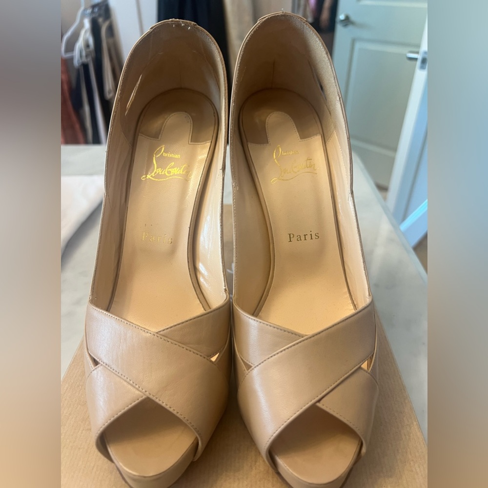 Christian Louboutin Beige Pumps